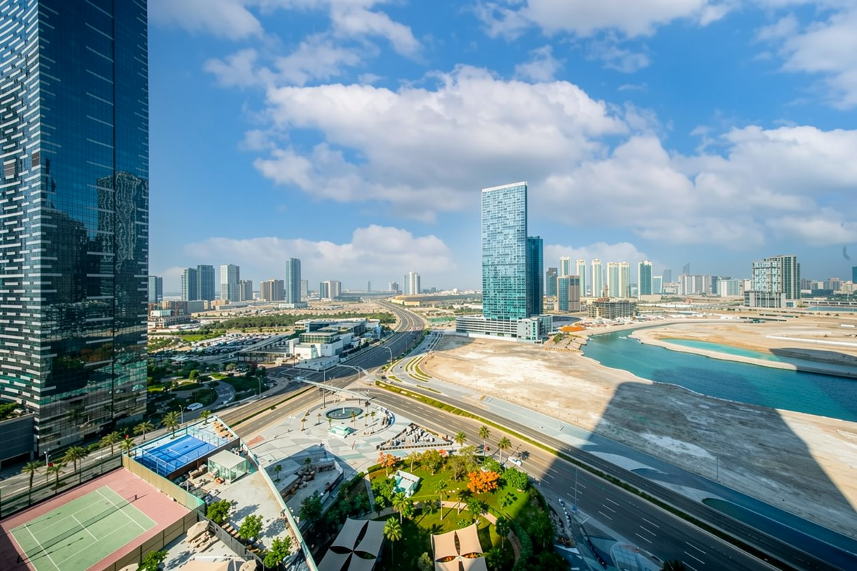 1 BR Apartment for Rent in Sun Tower Al Reem Island Abu Dhabi - RE/MAX Vesta