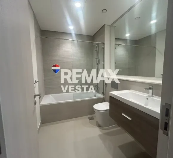 yas-golf-collection-2br12